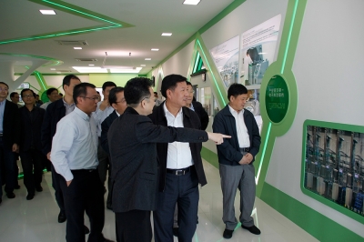 2012年，时任浙江省副省长毛光烈视察狗万官网